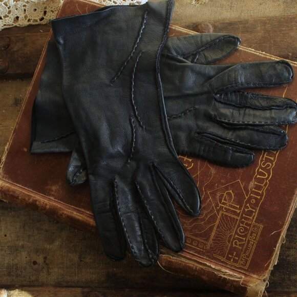 Vintage 1950s Gloves, Size 7 Navy Blue Leather Wrist Or Matinee Length Gloves - Picture 1 of 13